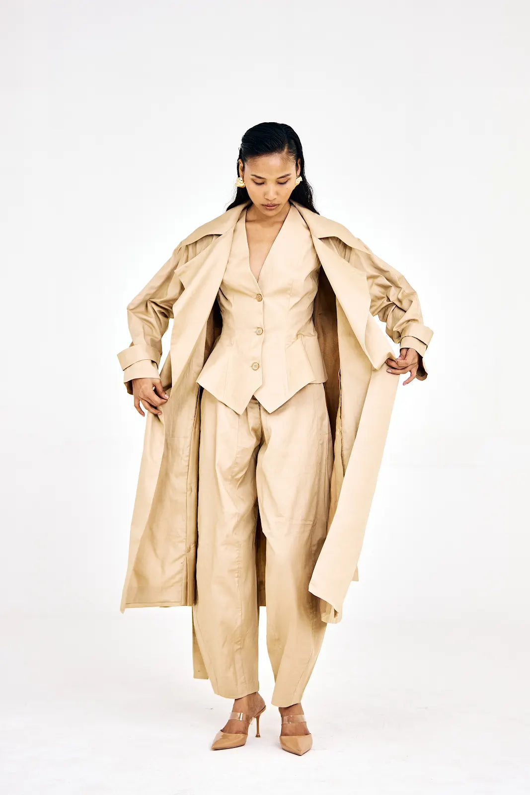 Women’s beige cotton twill set featuring elongated-lapel trench coat