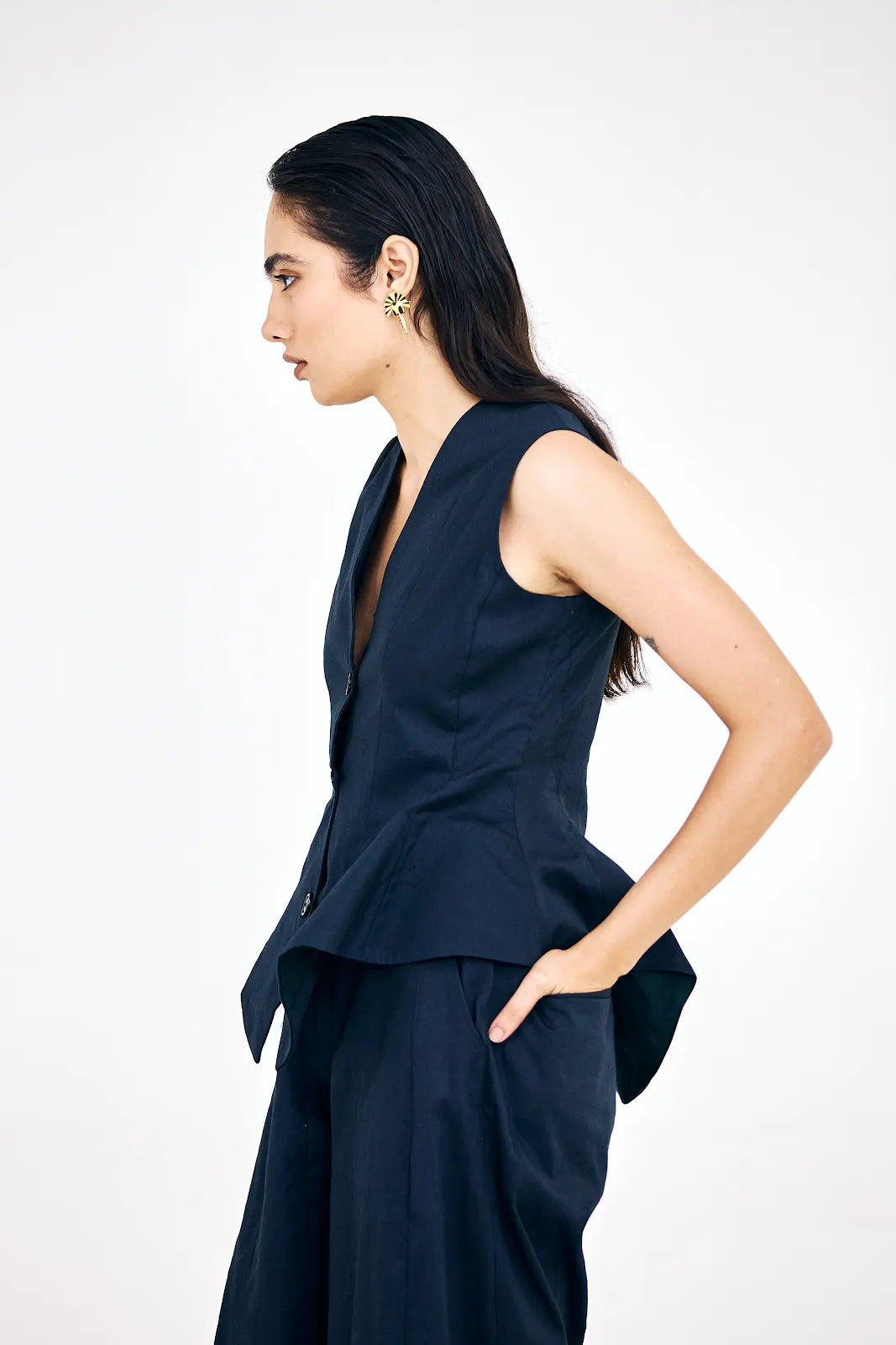 Women’s waistcoat and barrel pants set with tailored top and relaxed fit