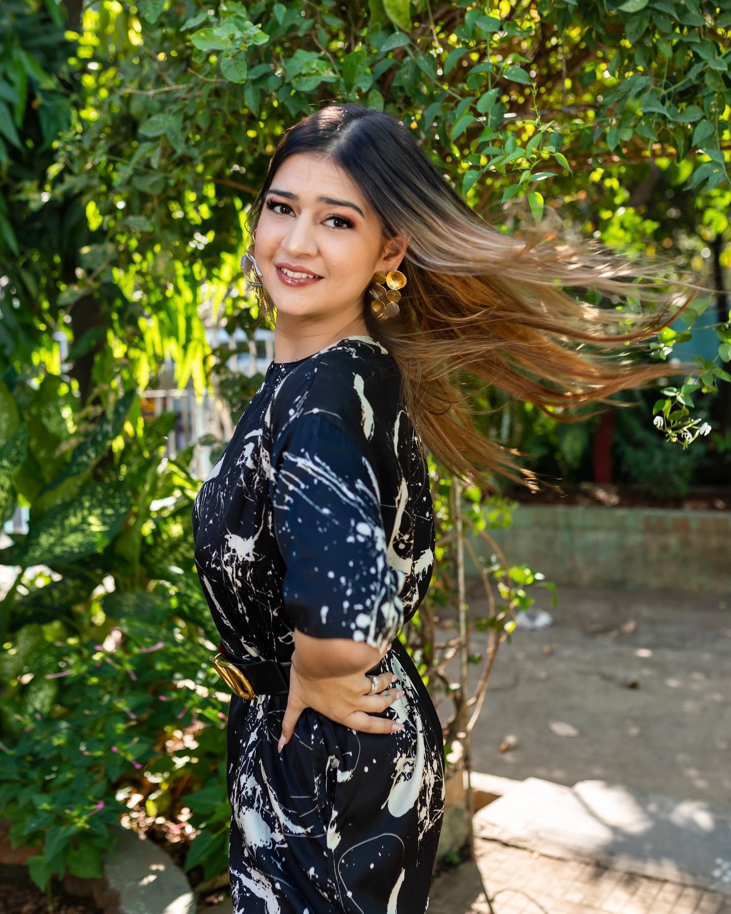 Cotton satin box dress with round neckline and subtle sheen