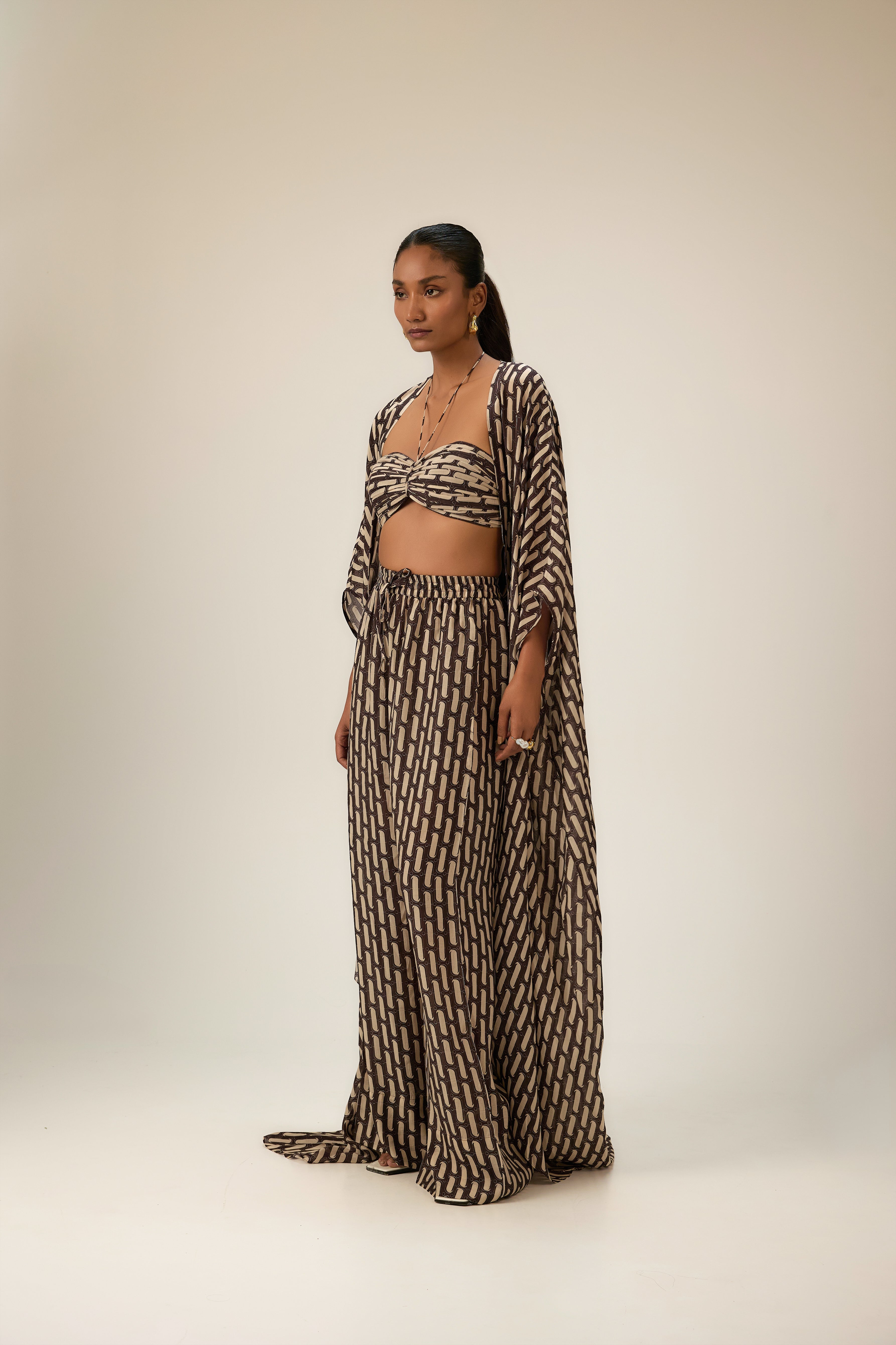 Versatile three-piece set blending comfort and modern style