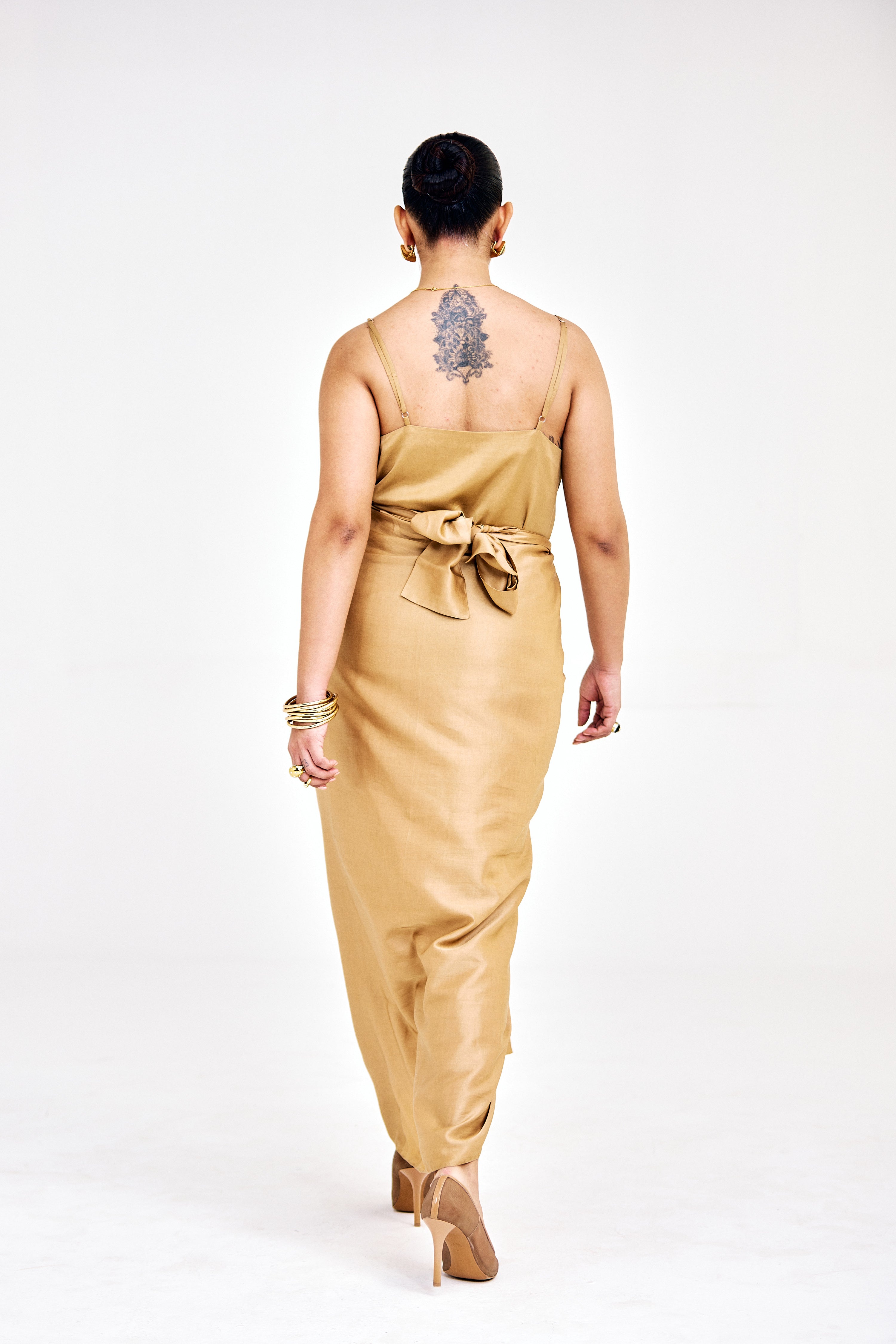 Elegant tie-up dress blending comfort and modern design