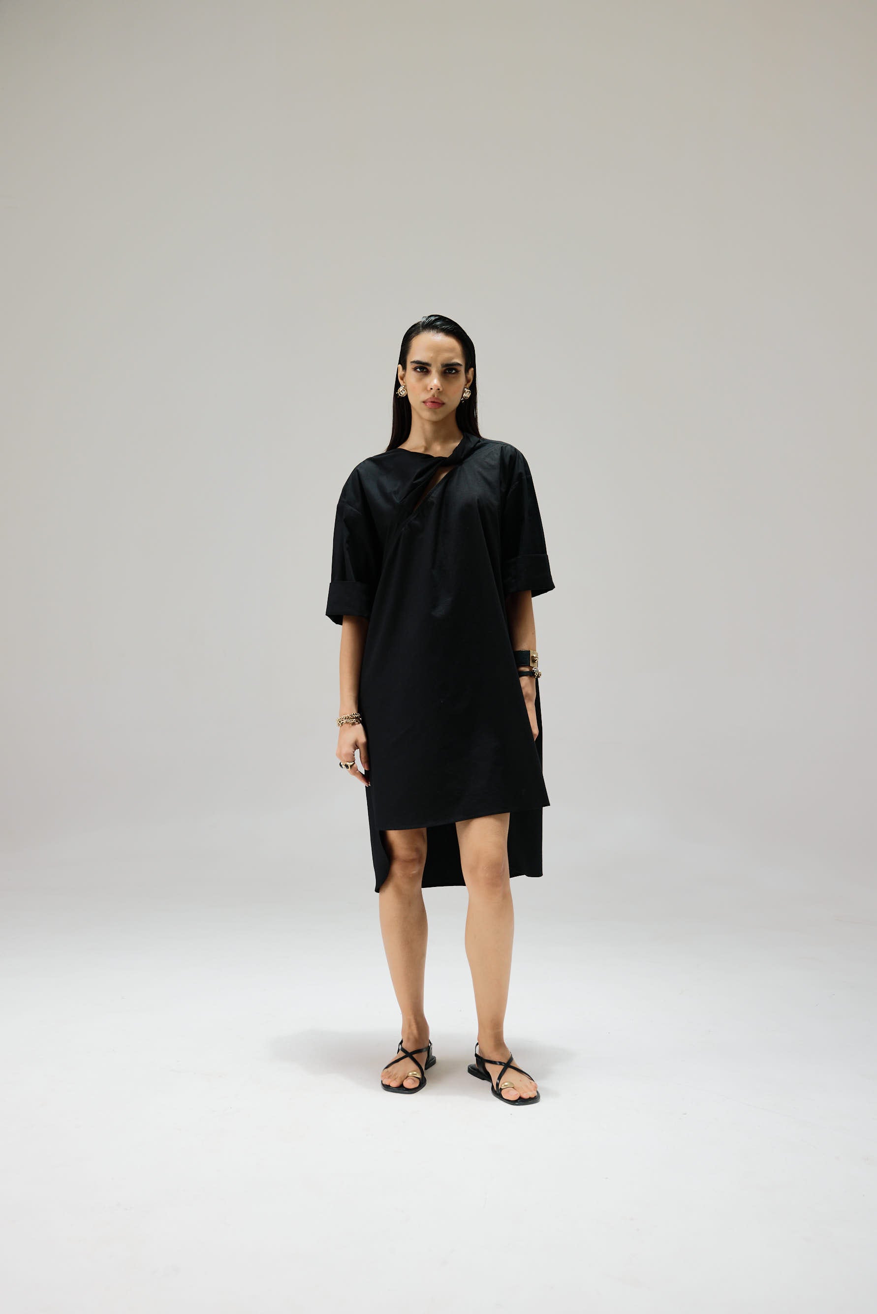 Relaxed-fit short dress with twist knot neckline detail